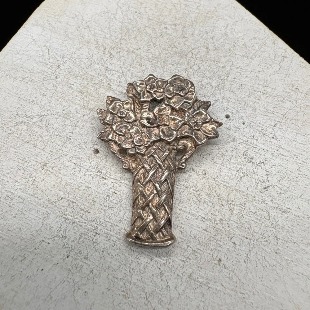 H&H Flower Basket Brooch Womens OS Silver Excellent Sterling Floral Pin 6.64g